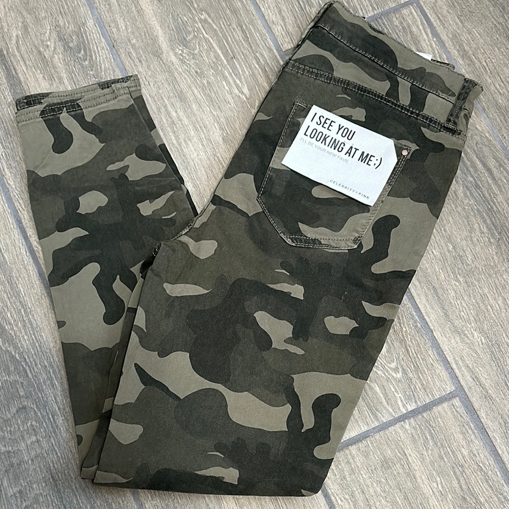 Celebrity Pink NWT Camouflage High-Rise Skinny Ankle. Size 9/29.